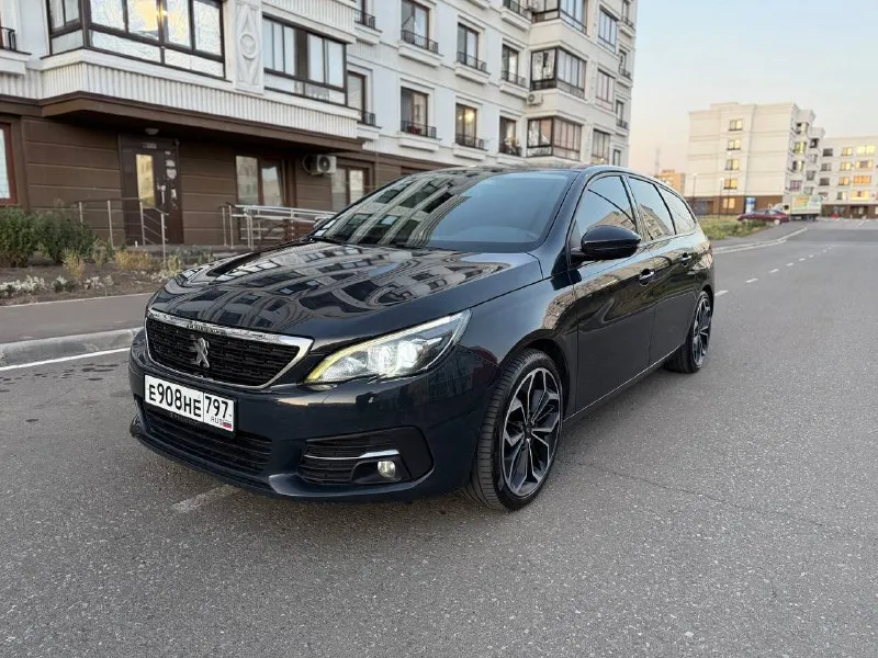Пежо 308 2018 г. в. 1.5 дизель, механика. пробег 134 000 км. технически и внешне авто не требует вло... - фотография