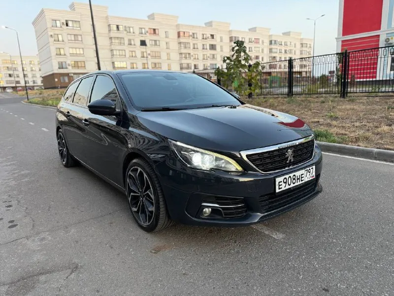 Пежо 308 2018 г. в. 1.5 дизель, механика. пробег 134 000 км. технически и внешне авто не требует вложений. недавно поменян комплект грм с помпой. в автомобиле работает все ! много приятных опций, автоскладывание зеркал, carplay, функция стартстоп, навигация. на красивых 18 литых дисках. юридически все стерильно. присутствует адекватный торг у капота. цена : 1 370 000₽ авто в мариуполе телефон для связи +7(949)558-51-69 - фотография - 2