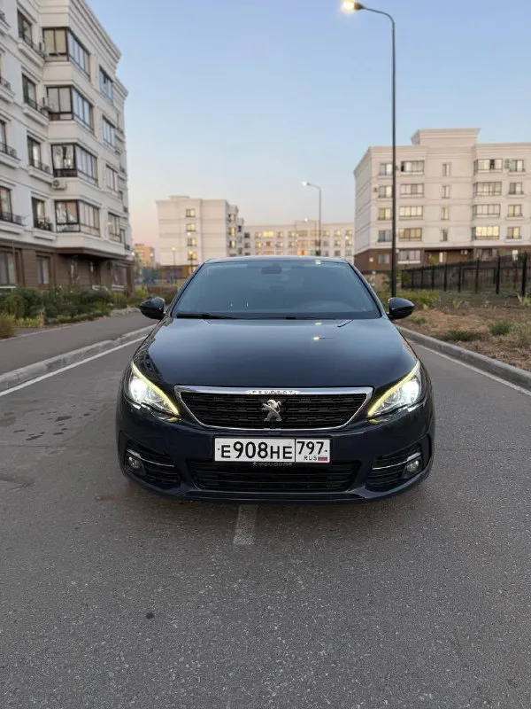 Пежо 308 2018 г. в. 1.5 дизель, механика. пробег 134 000 км. технически и внешне авто не требует вложений. недавно поменян комплект грм с помпой. в автомобиле работает все ! много приятных опций, автоскладывание зеркал, carplay, функция стартстоп, навигация. на красивых 18 литых дисках. юридически все стерильно. присутствует адекватный торг у капота. цена : 1 370 000₽ авто в мариуполе телефон для связи +7(949)558-51-69 - фотография - 3