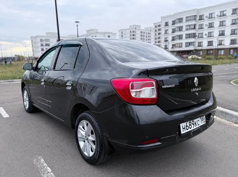 Рено логан 2 рест. 2018 г. в. 1.6 бензин, 102 л. с. пробег 76 тыс. км. 2 хозяина, птс оригинал. полностью обслужен и не требует вложений. сделано большое то, грм поменян. очень резвый и приеместый мотор не троит и не дымит. акпп работает отлично, перключает плавно без рывков и пинков. по ходовой все в норме. кузов как на фото. не гнилой не ржавый. салон чистый, не прокуренный, не затертый. хорошая комплектация, круиз контроль, 4 стеклоподъемника, подогревы сидений, электрорегулировка зеркал, климат контроль, (заправлен, холодит). мультируль. юридически стерилен. присутствует адекватный торг. цена 899 000₽ осмотр г. мариуполь телефон для связи : 📞 +79495585169 - фотография - 5