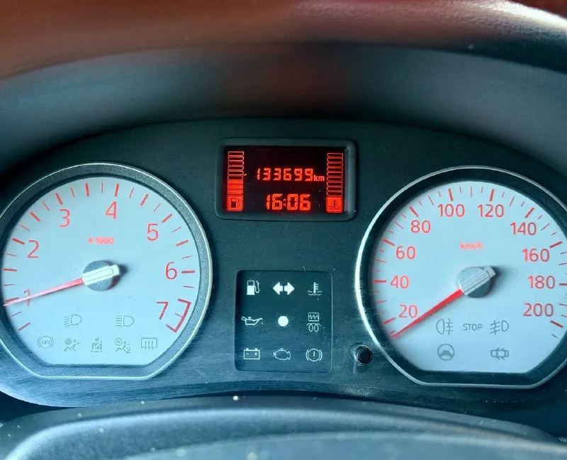 🇫🇷renault sandero 💰цена: 650 000р 🏢город: мариуполь 📅год выпуска: 2010 🧾пробег: 133 699км. ⚙️двигатель: 1.6 16v ⛽топливо: бензин ⚙️кпп: механика 📞 телефон: +7-949-727-41-51 +7-989-263-55-56 +7-949-551-91-52 💾 описание: очень надежный, экономичный и д. .. > ✅ кузов без дтп, без ржавчины ✅ оригинальный пробег ✅ заводская краска ✅ двигатель после полного то с заменой комплекта грм, масла, термостата, антифриза и фильтров. новая летняя резина двигатель renault k4m 1.6 16 клапанный, самый лучший и надежный в линейке, едет отлично, коробка переключает идеально. салон как новый. вложений не требует. кондиционер, магнитола с usb, гур, abs, электро-зеркала, подогрев сидений, две подушки безопасности, центральный замок, два ключа, led птф, литые диски. улица шевченко 2️⃣6️⃣9️⃣ 🏦 возможна продажа в кредит по двум документам. - фотография - 10