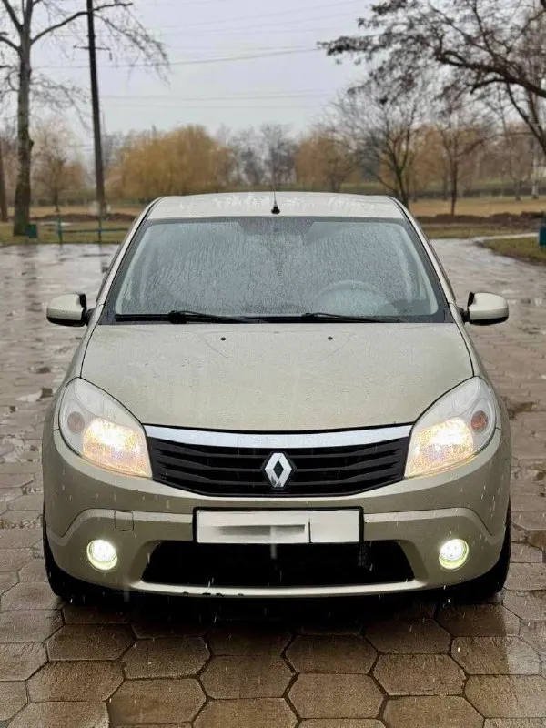 🇫🇷renault sandero 💰цена: 650 000р 🏢город: мариуполь 📅год выпуска: 2010 🧾пробег: 133 699км. ⚙️двигатель: 1.6 16v ⛽топливо: бензин ⚙️кпп: механика 📞 телефон: +7-949-727-41-51 +7-989-263-55-56 +7-949-551-91-52 💾 описание: очень надежный, экономичный и д. .. > ✅ кузов без дтп, без ржавчины ✅ оригинальный пробег ✅ заводская краска ✅ двигатель после полного то с заменой комплекта грм, масла, термостата, антифриза и фильтров. новая летняя резина двигатель renault k4m 1.6 16 клапанный, самый лучший и надежный в линейке, едет отлично, коробка переключает идеально. салон как новый. вложений не требует. кондиционер, магнитола с usb, гур, abs, электро-зеркала, подогрев сидений, две подушки безопасности, центральный замок, два ключа, led птф, литые диски. улица шевченко 2️⃣6️⃣9️⃣ 🏦 возможна продажа в кредит по двум документам. - фотография - 2