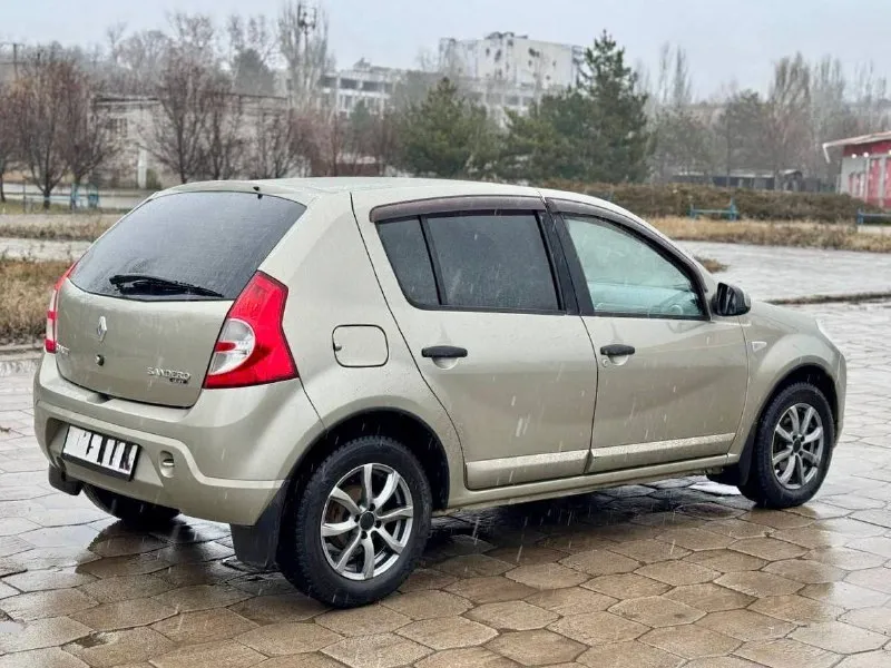 🇫🇷renault sandero 💰цена: 650 000р 🏢город: мариуполь 📅год выпуска: 2010 🧾пробег: 133 699км. ⚙️двигатель: 1.6 16v ⛽топливо: бензин ⚙️кпп: механика 📞 телефон: +7-949-727-41-51 +7-989-263-55-56 +7-949-551-91-52 💾 описание: очень надежный, экономичный и д. .. > ✅ кузов без дтп, без ржавчины ✅ оригинальный пробег ✅ заводская краска ✅ двигатель после полного то с заменой комплекта грм, масла, термостата, антифриза и фильтров. новая летняя резина двигатель renault k4m 1.6 16 клапанный, самый лучший и надежный в линейке, едет отлично, коробка переключает идеально. салон как новый. вложений не требует. кондиционер, магнитола с usb, гур, abs, электро-зеркала, подогрев сидений, две подушки безопасности, центральный замок, два ключа, led птф, литые диски. улица шевченко 2️⃣6️⃣9️⃣ 🏦 возможна продажа в кредит по двум документам. - фотография - 4