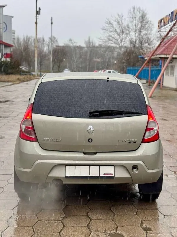 🇫🇷renault sandero 💰цена: 650 000р 🏢город: мариуполь 📅год выпуска: 2010 🧾пробег: 133 699км. ⚙️двигатель: 1.6 16v ⛽топливо: бензин ⚙️кпп: механика 📞 телефон: +7-949-727-41-51 +7-989-263-55-56 +7-949-551-91-52 💾 описание: очень надежный, экономичный и д. .. > ✅ кузов без дтп, без ржавчины ✅ оригинальный пробег ✅ заводская краска ✅ двигатель после полного то с заменой комплекта грм, масла, термостата, антифриза и фильтров. новая летняя резина двигатель renault k4m 1.6 16 клапанный, самый лучший и надежный в линейке, едет отлично, коробка переключает идеально. салон как новый. вложений не требует. кондиционер, магнитола с usb, гур, abs, электро-зеркала, подогрев сидений, две подушки безопасности, центральный замок, два ключа, led птф, литые диски. улица шевченко 2️⃣6️⃣9️⃣ 🏦 возможна продажа в кредит по двум документам. - фотография - 5