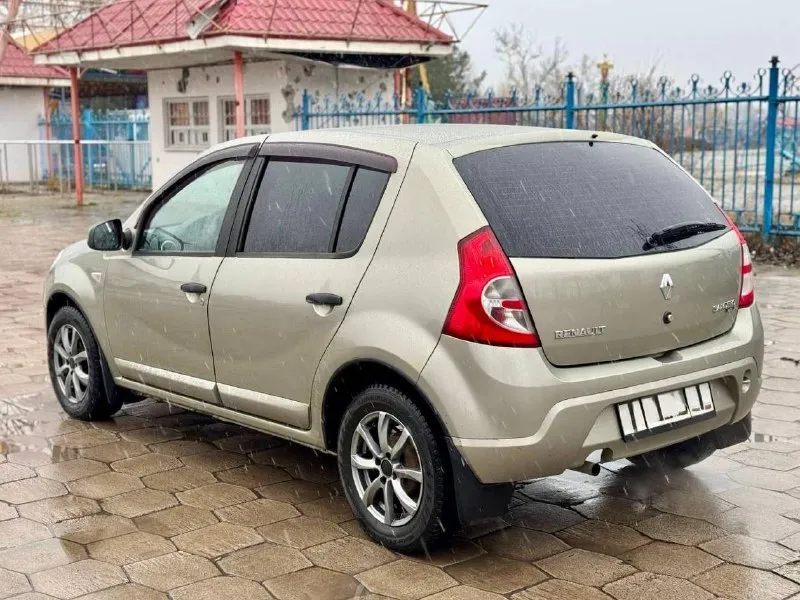 🇫🇷renault sandero 💰цена: 650 000р 🏢город: мариуполь 📅год выпуска: 2010 🧾пробег: 133 699км. ⚙️двигатель: 1.6 16v ⛽топливо: бензин ⚙️кпп: механика 📞 телефон: +7-949-727-41-51 +7-989-263-55-56 +7-949-551-91-52 💾 описание: очень надежный, экономичный и д. .. > ✅ кузов без дтп, без ржавчины ✅ оригинальный пробег ✅ заводская краска ✅ двигатель после полного то с заменой комплекта грм, масла, термостата, антифриза и фильтров. новая летняя резина двигатель renault k4m 1.6 16 клапанный, самый лучший и надежный в линейке, едет отлично, коробка переключает идеально. салон как новый. вложений не требует. кондиционер, магнитола с usb, гур, abs, электро-зеркала, подогрев сидений, две подушки безопасности, центральный замок, два ключа, led птф, литые диски. улица шевченко 2️⃣6️⃣9️⃣ 🏦 возможна продажа в кредит по двум документам. - фотография - 6
