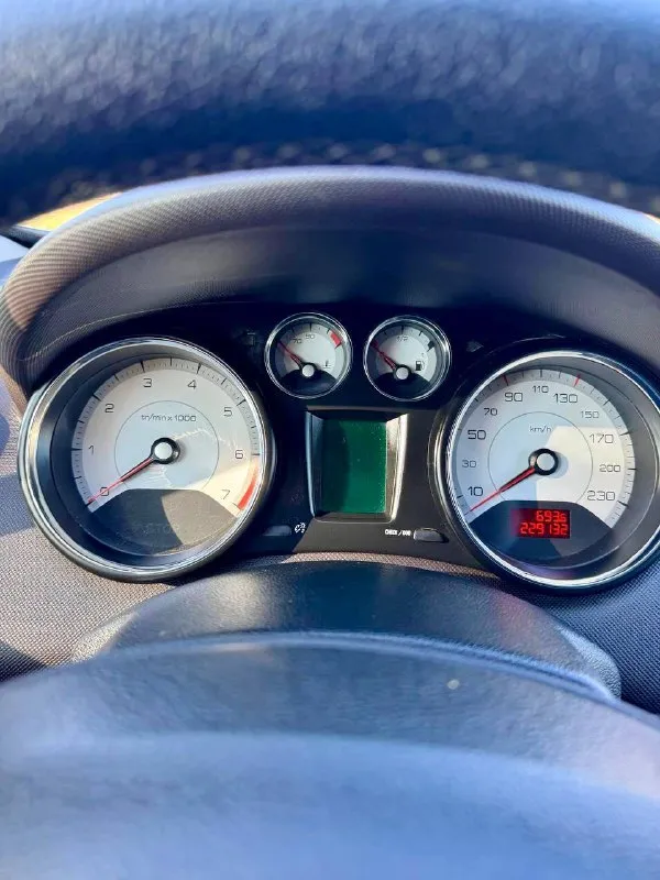 🦁 peugeot 308 💰цена: 410 000р 🏢город: мариуполь 📅год выпуска: 2008 🧾пробег: 229 132 км. ⚙️двигатель: 1.6 ⛽топливо: бензин ⚙️кпп: автомат 📞 телефон: +7-949-727-41-51 +7-949-551-91-52 +7-989-263-55-56 💾 описание: 👌 городской хэтчбек идеально подойдёт на каждый день начинающему водителю. надежный двигатель без расхода масла в паре с классическим автоматом. кузов крепкий, не гнилой. ✅ двигатель и акпп контрактные с минимальным пробегом, турбина новая. ✅ двухзонный климат контроль морозит шикарно, коробка автомат переключает идеально, подушки безопасности, полный электропакет, гур, abs, центральный замок, подогрев сидений, android магнитола с камерой заднего вида, оригинальные литые диски на новой резине. улица шевченко 2️⃣6️⃣9️⃣ - фотография - 10