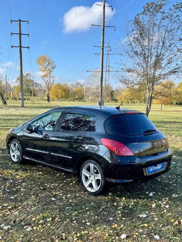 🦁 peugeot 308 💰цена: 410 000р 🏢город: мариуполь 📅год выпуска: 2008 🧾пробег: 229 132 км. ⚙️двигатель: 1.6 ⛽топливо: бензин ⚙️кпп: автомат 📞 телефон: +7-949-727-41-51 +7-949-551-91-52 +7-989-263-55-56 💾 описание: 👌 городской хэтчбек идеально подойдёт на каждый день начинающему водителю. надежный двигатель без расхода масла в паре с классическим автоматом. кузов крепкий, не гнилой. ✅ двигатель и акпп контрактные с минимальным пробегом, турбина новая. ✅ двухзонный климат контроль морозит шикарно, коробка автомат переключает идеально, подушки безопасности, полный электропакет, гур, abs, центральный замок, подогрев сидений, android магнитола с камерой заднего вида, оригинальные литые диски на новой резине. улица шевченко 2️⃣6️⃣9️⃣ - фотография - 4