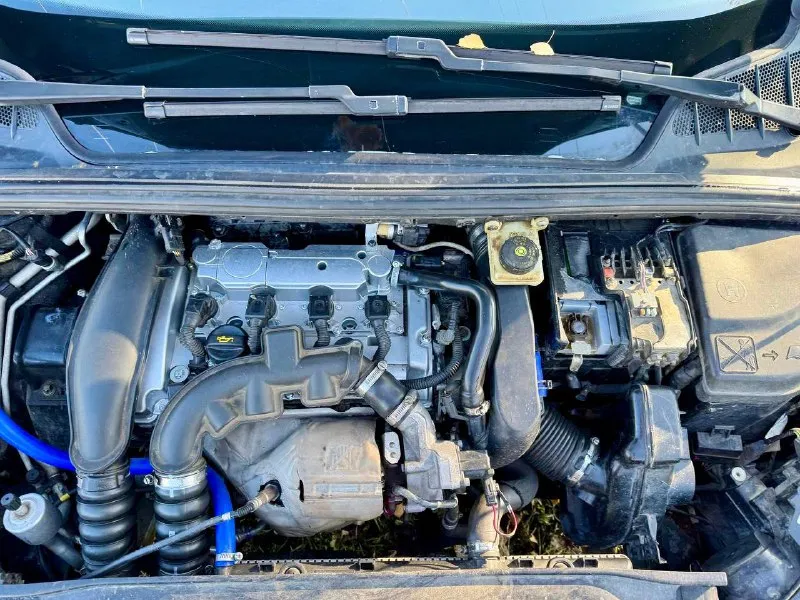 🦁 peugeot 308 💰цена: 410 000р 🏢город: мариуполь 📅год выпуска: 2008 🧾пробег: 229 132 км. ⚙️двигатель: 1.6 ⛽топливо: бензин ⚙️кпп: автомат 📞 телефон: +7-949-727-41-51 +7-949-551-91-52 +7-989-263-55-56 💾 описание: 👌 городской хэтчбек идеально подойдёт на каждый день начинающему водителю. надежный двигатель без расхода масла в паре с классическим автоматом. кузов крепкий, не гнилой. ✅ двигатель и акпп контрактные с минимальным пробегом, турбина новая. ✅ двухзонный климат контроль морозит шикарно, коробка автомат переключает идеально, подушки безопасности, полный электропакет, гур, abs, центральный замок, подогрев сидений, android магнитола с камерой заднего вида, оригинальные литые диски на новой резине. улица шевченко 2️⃣6️⃣9️⃣ - фотография - 7