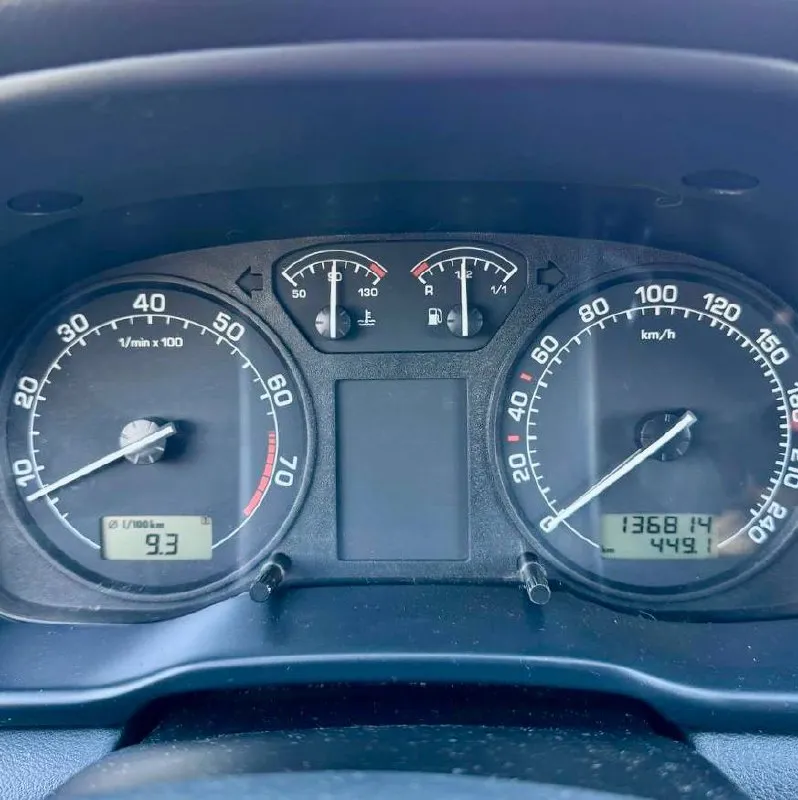 Skoda octavia tour 💰цена: 660 000р 🏢город: мариуполь 📅год выпуска: 2008 🧾пробег: 136 000км. ⚙️двигатель: 1.6 ⛽топливо: бензин ⚙️кпп: механика 📞телефон: +7-989-263-55-56 +7-949-727-41-51 +7-949-713-18-14 💾 описание: octavia - это воплощение надежности, комфорта и стиля. в отличном техническом состоянии, с ухоженным салоном и привлекательным экстерьером, он станет отличным выбором как для повседневных поездок, так и для дальних путешествий. ✅ оснащен надёжным двигателем bfq в паре с механической кпп ✅ оригинальный пробег ✅ заводская краска (два косметических окраса) ✅ все стекла заводские ✅ оцинкованный кузов лифтбек ✅ хорошее состояние как внешне, так и технически отличная комплектация: кондиционер, полный элктропакет, центральный замок, магнитола с usb, сигнализация с автозапуском, хорошая летняя резина. улица шевченко 269 🏦 возможна продажа в кредит по двум документам. - фотография - 10