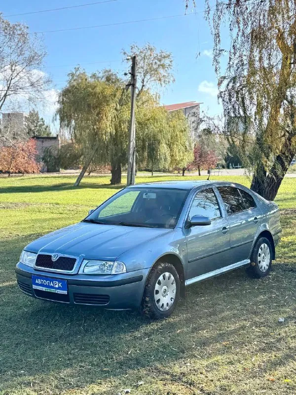 Skoda octavia tour 💰цена: 660 000р 🏢город: мариуполь 📅год выпуска: 2008 🧾пробег: 136 000км. ⚙️двигатель: 1.6 ⛽топливо: бензин ⚙️кпп: механика 📞телефон: +7-989-263-55-56 +7-949-727-41-51 +7-949-713-18-14 💾 описание: octavia - это воплощение надежности, комфорта и стиля. в отличном техническом состоянии, с ухоженным салоном и привлекательным экстерьером, он станет отличным выбором как для повседневных поездок, так и для дальних путешествий. ✅ оснащен надёжным двигателем bfq в паре с механической кпп ✅ оригинальный пробег ✅ заводская краска (два косметических окраса) ✅ все стекла заводские ✅ оцинкованный кузов лифтбек ✅ хорошее состояние как внешне, так и технически отличная комплектация: кондиционер, полный элктропакет, центральный замок, магнитола с usb, сигнализация с автозапуском, хорошая летняя резина. улица шевченко 269 🏦 возможна продажа в кредит по двум документам. - фотография - 3