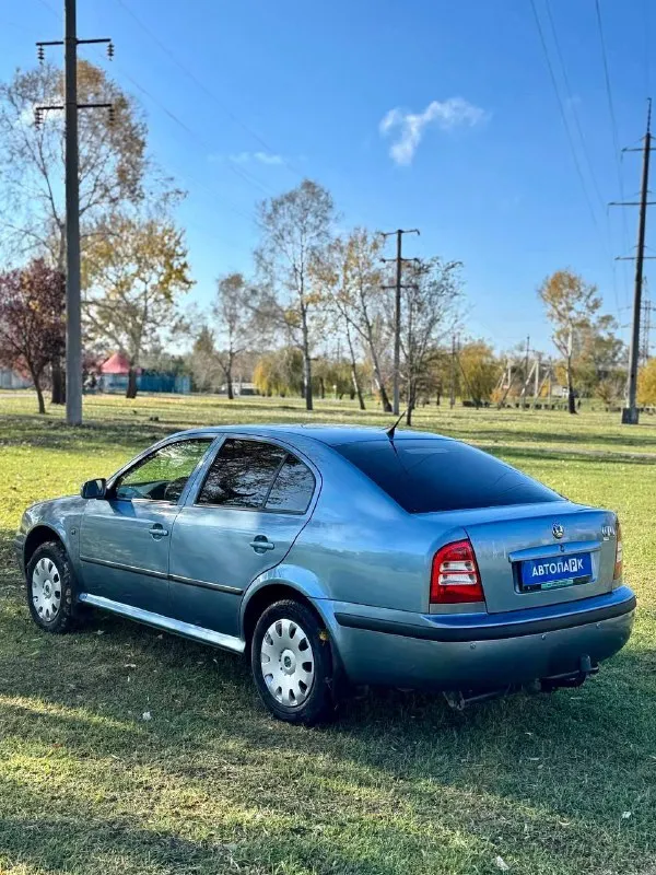Skoda octavia tour 💰цена: 660 000р 🏢город: мариуполь 📅год выпуска: 2008 🧾пробег: 136 000км. ⚙️двигатель: 1.6 ⛽топливо: бензин ⚙️кпп: механика 📞телефон: +7-989-263-55-56 +7-949-727-41-51 +7-949-713-18-14 💾 описание: octavia - это воплощение надежности, комфорта и стиля. в отличном техническом состоянии, с ухоженным салоном и привлекательным экстерьером, он станет отличным выбором как для повседневных поездок, так и для дальних путешествий. ✅ оснащен надёжным двигателем bfq в паре с механической кпп ✅ оригинальный пробег ✅ заводская краска (два косметических окраса) ✅ все стекла заводские ✅ оцинкованный кузов лифтбек ✅ хорошее состояние как внешне, так и технически отличная комплектация: кондиционер, полный элктропакет, центральный замок, магнитола с usb, сигнализация с автозапуском, хорошая летняя резина. улица шевченко 269 🏦 возможна продажа в кредит по двум документам. - фотография - 4