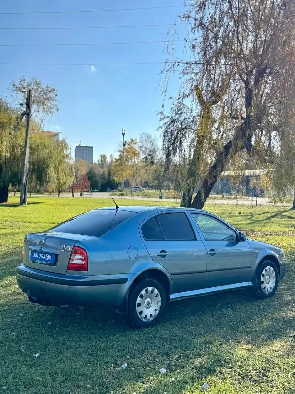 Skoda octavia tour 💰цена: 660 000р 🏢город: мариуполь 📅год выпуска: 2008 🧾пробег: 136 000км. ⚙️двигатель: 1.6 ⛽топливо: бензин ⚙️кпп: механика 📞телефон: +7-989-263-55-56 +7-949-727-41-51 +7-949-713-18-14 💾 описание: octavia - это воплощение надежности, комфорта и стиля. в отличном техническом состоянии, с ухоженным салоном и привлекательным экстерьером, он станет отличным выбором как для повседневных поездок, так и для дальних путешествий. ✅ оснащен надёжным двигателем bfq в паре с механической кпп ✅ оригинальный пробег ✅ заводская краска (два косметических окраса) ✅ все стекла заводские ✅ оцинкованный кузов лифтбек ✅ хорошее состояние как внешне, так и технически отличная комплектация: кондиционер, полный элктропакет, центральный замок, магнитола с usb, сигнализация с автозапуском, хорошая летняя резина. улица шевченко 269 🏦 возможна продажа в кредит по двум документам. - фотография - 6