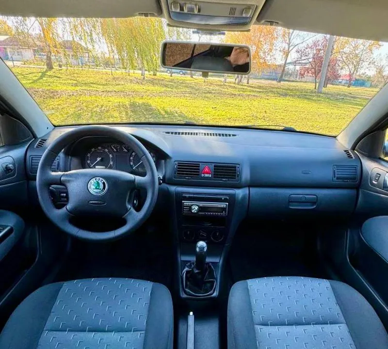 Skoda octavia tour 💰цена: 660 000р 🏢город: мариуполь 📅год выпуска: 2008 🧾пробег: 136 000км. ⚙️двигатель: 1.6 ⛽топливо: бензин ⚙️кпп: механика 📞телефон: +7-989-263-55-56 +7-949-727-41-51 +7-949-713-18-14 💾 описание: octavia - это воплощение надежности, комфорта и стиля. в отличном техническом состоянии, с ухоженным салоном и привлекательным экстерьером, он станет отличным выбором как для повседневных поездок, так и для дальних путешествий. ✅ оснащен надёжным двигателем bfq в паре с механической кпп ✅ оригинальный пробег ✅ заводская краска (два косметических окраса) ✅ все стекла заводские ✅ оцинкованный кузов лифтбек ✅ хорошее состояние как внешне, так и технически отличная комплектация: кондиционер, полный элктропакет, центральный замок, магнитола с usb, сигнализация с автозапуском, хорошая летняя резина. улица шевченко 269 🏦 возможна продажа в кредит по двум документам. - фотография - 8