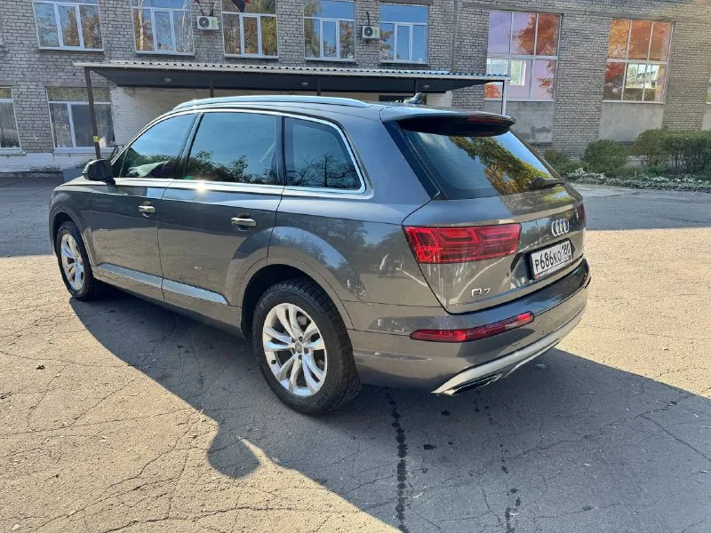 Audi q7 2.0 45tfsi 2019 год 79 000 км 4.1🍋 личный авто. я хозяин, машина оформлена на меня. осмотр в макеевке. другую такую в состоянии "новой" вы не найдете. заказывал из кореи с пробегом 40 000 км, в пользовании 2 года. причина продажи - пересел на класс авто повыше. авто за 2 года не разу не подводило, ни единой поломки, только замены расходников каждые 7500 км оригинальными запчастями. любые проверки. есть фото и видео от подборщиков с кореи. 2 комплекта новой резины, полноразмерное запасное колесо. 2 комплекта ключей. машина очень мягкая и динамичная, будите довольны. в салоны ставить не буду, обмен не интересен. кого не устраивает цена, не беспокойте пожалуйста. другую такую в состоянии "новой" вы не найдете. +7-949-322-22-64 - фотография - 3