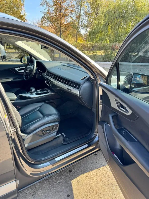 Audi q7 2.0 45tfsi 2019 год 79 000 км 4.1🍋 личный авто. я хозяин, машина оформлена на меня. осмотр в макеевке. другую такую в состоянии "новой" вы не найдете. заказывал из кореи с пробегом 40 000 км, в пользовании 2 года. причина продажи - пересел на класс авто повыше. авто за 2 года не разу не подводило, ни единой поломки, только замены расходников каждые 7500 км оригинальными запчастями. любые проверки. есть фото и видео от подборщиков с кореи. 2 комплекта новой резины, полноразмерное запасное колесо. 2 комплекта ключей. машина очень мягкая и динамичная, будите довольны. в салоны ставить не буду, обмен не интересен. кого не устраивает цена, не беспокойте пожалуйста. другую такую в состоянии "новой" вы не найдете. +7-949-322-22-64 - фотография - 4