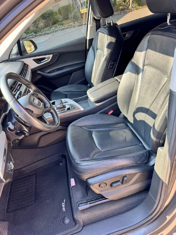 Audi q7 2.0 45tfsi 2019 год 79 000 км 4.1🍋 личный авто. я хозяин, машина оформлена на меня. осмотр в макеевке. другую такую в состоянии "новой" вы не найдете. заказывал из кореи с пробегом 40 000 км, в пользовании 2 года. причина продажи - пересел на класс авто повыше. авто за 2 года не разу не подводило, ни единой поломки, только замены расходников каждые 7500 км оригинальными запчастями. любые проверки. есть фото и видео от подборщиков с кореи. 2 комплекта новой резины, полноразмерное запасное колесо. 2 комплекта ключей. машина очень мягкая и динамичная, будите довольны. в салоны ставить не буду, обмен не интересен. кого не устраивает цена, не беспокойте пожалуйста. другую такую в состоянии "новой" вы не найдете. +7-949-322-22-64 - фотография - 6