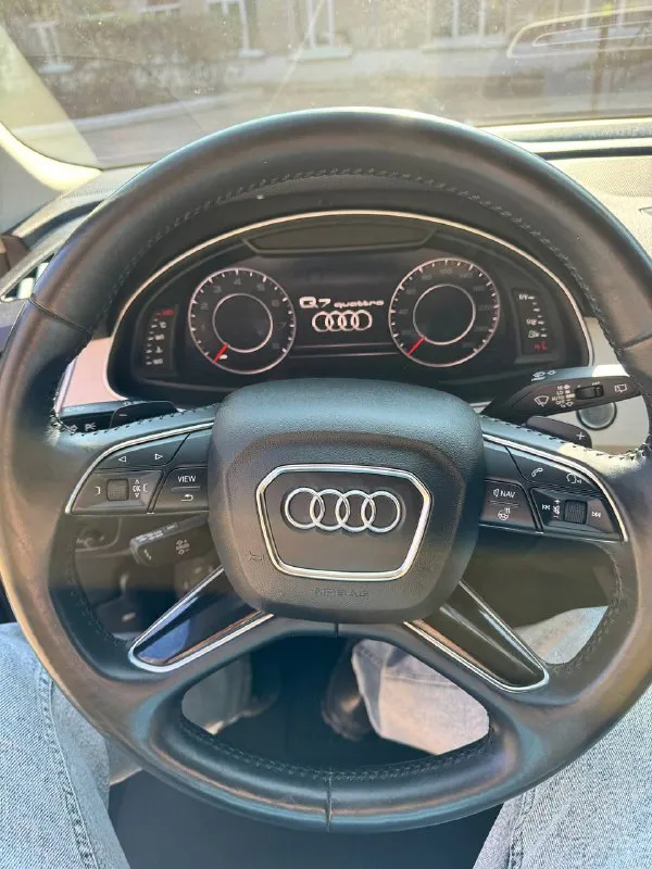 Audi q7 2.0 45tfsi 2019 год 79 000 км 4.1🍋 личный авто. я хозяин, машина оформлена на меня. осмотр в макеевке. другую такую в состоянии "новой" вы не найдете. заказывал из кореи с пробегом 40 000 км, в пользовании 2 года. причина продажи - пересел на класс авто повыше. авто за 2 года не разу не подводило, ни единой поломки, только замены расходников каждые 7500 км оригинальными запчастями. любые проверки. есть фото и видео от подборщиков с кореи. 2 комплекта новой резины, полноразмерное запасное колесо. 2 комплекта ключей. машина очень мягкая и динамичная, будите довольны. в салоны ставить не буду, обмен не интересен. кого не устраивает цена, не беспокойте пожалуйста. другую такую в состоянии "новой" вы не найдете. +7-949-322-22-64 - фотография - 7