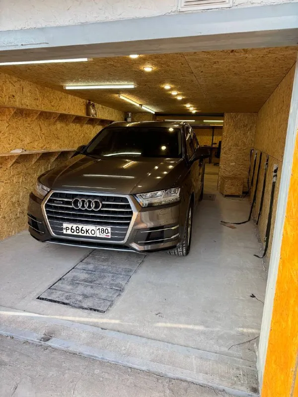 Audi q7 2.0 45tfsi 2019 год 79 000 км 4.1🍋 личный авто. я хозяин, машина оформлена на меня. осмотр в макеевке. другую такую в состоянии "новой" вы не найдете. заказывал из кореи с пробегом 40 000 км, в пользовании 2 года. причина продажи - пересел на класс авто повыше. авто за 2 года не разу не подводило, ни единой поломки, только замены расходников каждые 7500 км оригинальными запчастями. любые проверки. есть фото и видео от подборщиков с кореи. 2 комплекта новой резины, полноразмерное запасное колесо. 2 комплекта ключей. машина очень мягкая и динамичная, будите довольны. в салоны ставить не буду, обмен не интересен. кого не устраивает цена, не беспокойте пожалуйста. другую такую в состоянии "новой" вы не найдете. +7-949-322-22-64 - фотография - 9