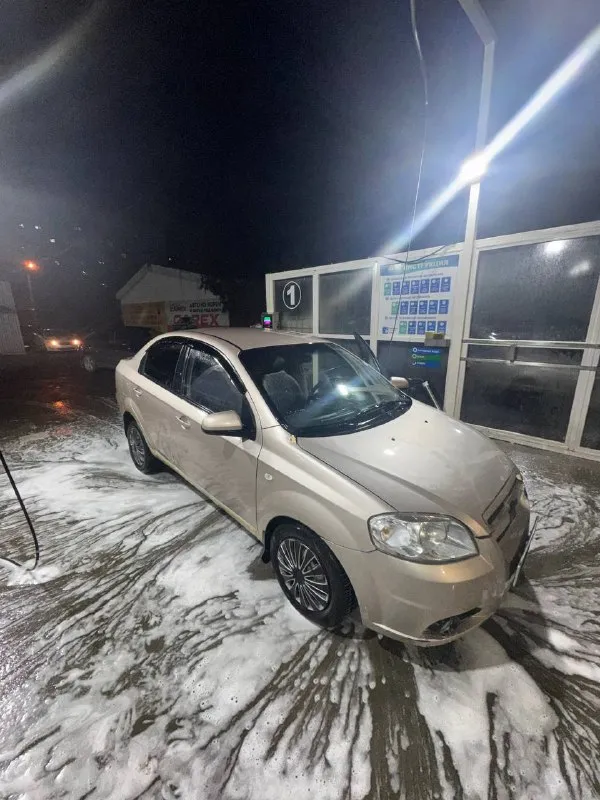 Продам chevrolet авео 1.6 lt р. пробег 320к отличная комплектация с кондиционером и прочим мотор после кап ремонта коробка без нюансов ходовая сбитая не гримит и тд зеленейшая автотека, авито оценка 399.000✅ документы чистые ✅ очень приятный и опрятный салон, чехлы и прочее цена: 255к +79494642571 донецк 📞 звоните: +7(949)4642571 - фотография - 2