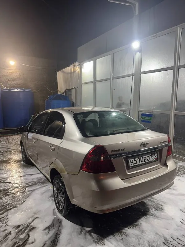 Продам chevrolet авео 1.6 lt р. пробег 320к отличная комплектация с кондиционером и прочим мотор после кап ремонта коробка без нюансов ходовая сбитая не гримит и тд зеленейшая автотека, авито оценка 399.000✅ документы чистые ✅ очень приятный и опрятный салон, чехлы и прочее цена: 255к +79494642571 донецк 📞 звоните: +7(949)4642571 - фотография - 3