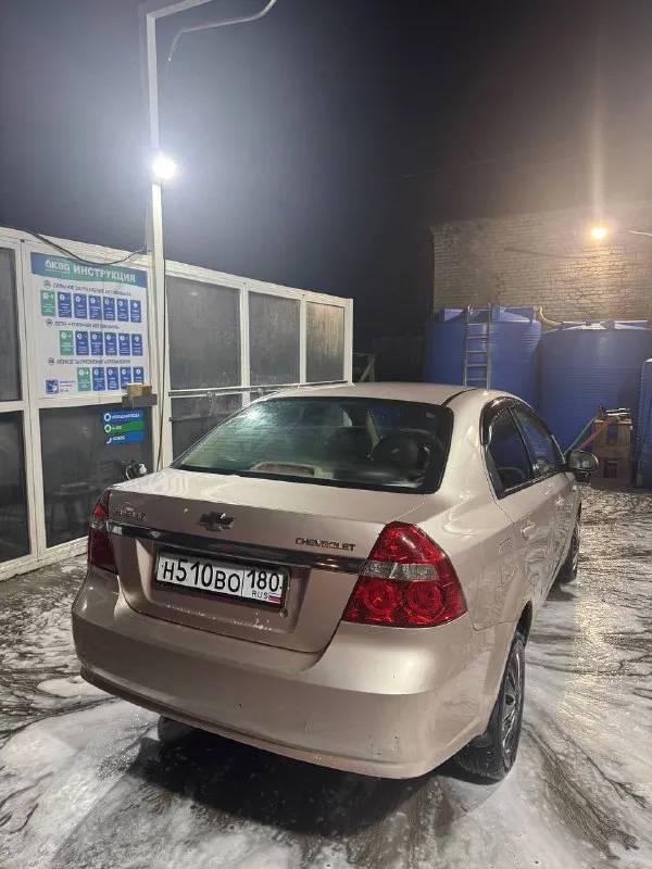 Продам chevrolet авео 1.6 lt р. пробег 320к отличная комплектация с кондиционером и прочим мотор после кап ремонта коробка без нюансов ходовая сбитая не гримит и тд зеленейшая автотека, авито оценка 399.000✅ документы чистые ✅ очень приятный и опрятный салон, чехлы и прочее цена: 255к +79494642571 донецк 📞 звоните: +7(949)4642571 - фотография - 4