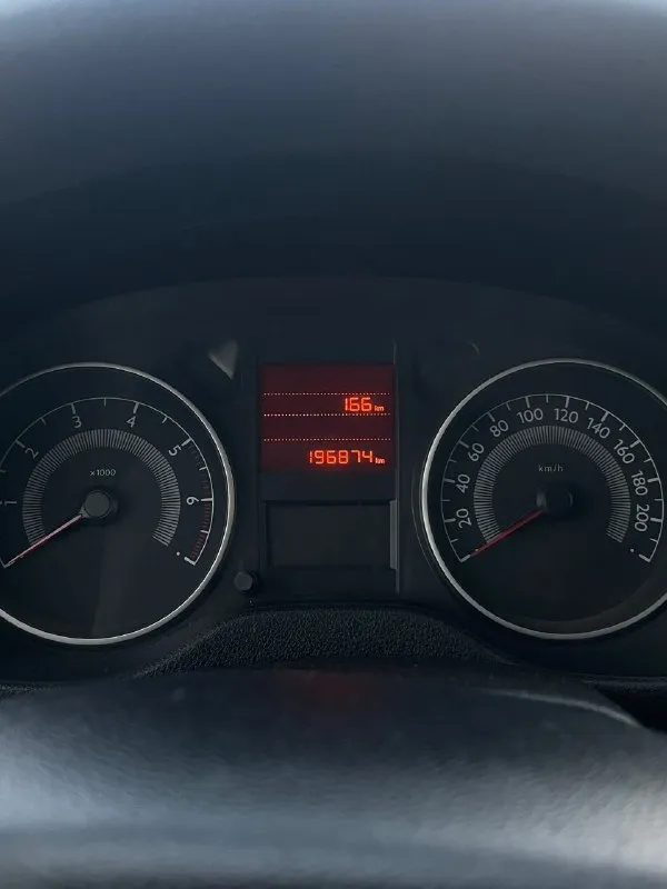 Пежо 301 2013г без вложений 1.6 на 115лс (ec5, продолжение tu5, только с фазиком - не проблемный ep6) на механике масло не ест, не троит, заводится с пол пинка машина обслужена полностью оригинальный пробег 197тыс (будет больше, каждый день езжу на ней) 2 владельца, я второй владею год машинка хорошая, каждый день на ходу, не подводила, продажа по причине покупки нового авто кондиционер подогрев заднего стекла, зеркал и зоны дворников подгорев передних сидений полный электростеклопакет, электрорегулировка зеркал электроусилитель руля по двигателю: заменено масло в коробке 6тыс назад заменен грм, помпа и все ролики 6тыс назад заменены задние подшипники масло в двигателе заменено 500км назад новые тормозные колодки поставил хороший подлокотник с подсветкой, установил туманки с ангельскими глазками в комплекте новая шипованная зимняя резина салон все время был в чехлах, сиденья как новые кузов в хорошем состоянии в родной краске за исключением капота и бампера ржавчины нет 2 ключа цена 790тыс. +79495506978 - фотография - 8