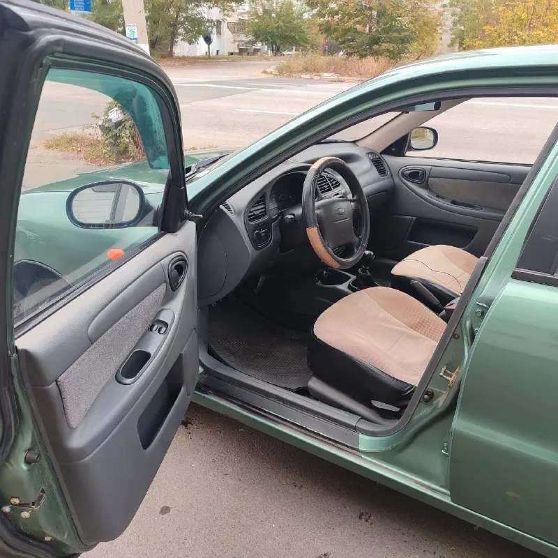 Продаю ланос 1.5 sx 2008 год, владею два года. машина в хорошем состоянии, ухоженная, без серьезных повреждений. салон чистый, все работает исправно. идеальный вариант для ежедневных поездок по городу и за его пределами. комплектация:гур, кондёр, электростеклоподьемники, обогрев заднего стекла, airbag. ходовка перебрана, двигатель, коробка работают исправно. два комплекта резины. пробег 242к. есть рыжики, состояние на фото. 220 000 рублей, торг только у капота. донецк. +79497315456 - фотография - 3