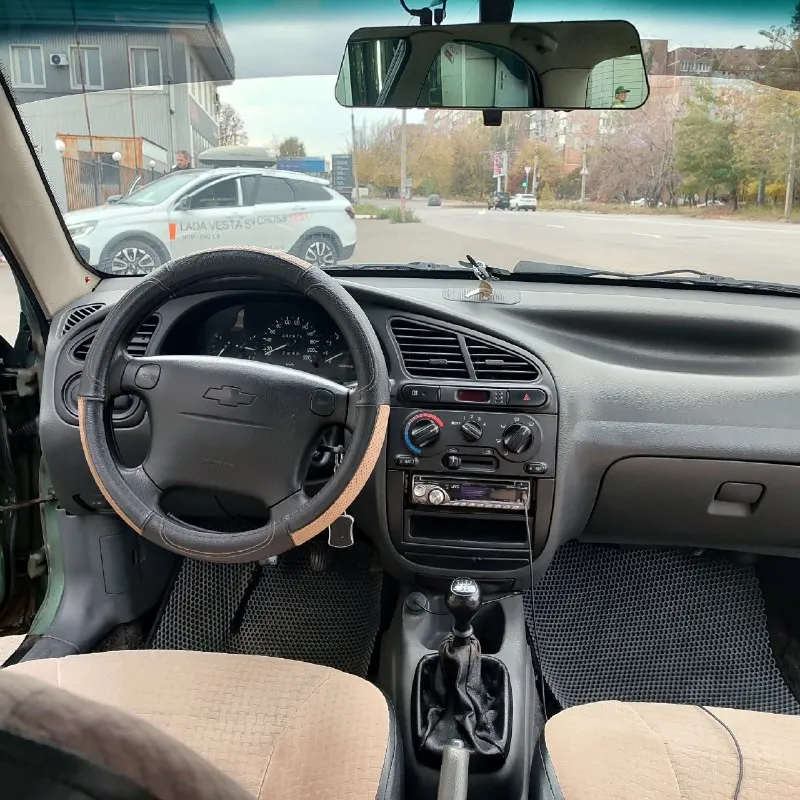 Продаю ланос 1.5 sx 2008 год, владею два года. машина в хорошем состоянии, ухоженная, без серьезных повреждений. салон чистый, все работает исправно. идеальный вариант для ежедневных поездок по городу и за его пределами. комплектация:гур, кондёр, электростеклоподьемники, обогрев заднего стекла, airbag. ходовка перебрана, двигатель, коробка работают исправно. два комплекта резины. пробег 242к. есть рыжики, состояние на фото. 220 000 рублей, торг только у капота. донецк. +79497315456 - фотография - 5