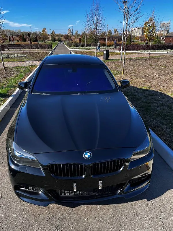 Продам bmw f10 2011 год 3 литра дизель 290.000 пробег дотяжки, ломайки, большой монитор, bi-led линзы, пандора с автозапуском. оптика перед/зад оклеена в полиуретан кузов после полировки, покрыт керамикой обслужена, по технике без вложений. практически новые, не битые, не катанные 19 диски(италия) комплект зимних 18 колес мариуполь днр 2.1 🍋 +79495607284 📲 tg: @danilautotoner 📞 звоните: +7(949)5607284 - фотография - 2