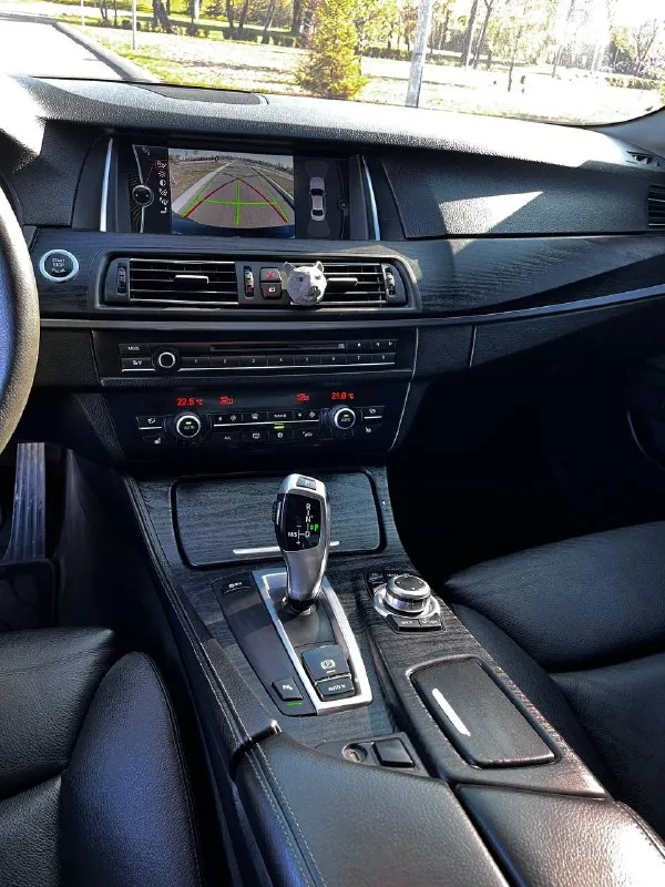 Продам bmw f10 2011 год 3 литра дизель 290.000 пробег дотяжки, ломайки, большой монитор, bi-led линзы, пандора с автозапуском. оптика перед/зад оклеена в полиуретан кузов после полировки, покрыт керамикой обслужена, по технике без вложений. практически новые, не битые, не катанные 19 диски(италия) комплект зимних 18 колес мариуполь днр 2.1 🍋 +79495607284 📲 tg: @danilautotoner 📞 звоните: +7(949)5607284 - фотография - 7