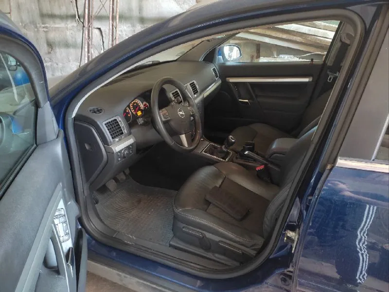 Продаётся в отличном состоянии автомобиль оpel vectra c caravan 1.9cdti 2008 г. в. 1.9 z19dth на 150 л/с. родной пробег 310к, коробка механика 6ст. , приятный небольшой расход. 2-х зонный климат контроль, датчик дождя, стеклоподъёмники с доводчиками. двигатель и ходовая в хорошем состоянии. резина отличная r17. кузов в хорошем состоянии. чистый, опрятный салон, в машине не курят. огромный вместительный багажник. цена 670000 руб. связь и полная информация по номеру +79495290468 (он же тг) либо в лс. 📞 звоните: +7(949)5290468 - фотография - 6