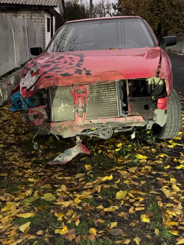 Продам audi 80 б 3, после дтп. машина заводится, был удар в правую переднюю часть машины, вместе с ней отдам много запчастей, как новые так и старые. машина оцинкованная, не гниёт, салон хороший. документы в порядке, запретов, ограничений нет, я собственник. отдам за 100к хороший торг у капота. просьба писать в лс или звонить по телефону +79493667922 комментарии не читаю. г. торез 📞 звоните: +7(949)3667922 - фотография - 5