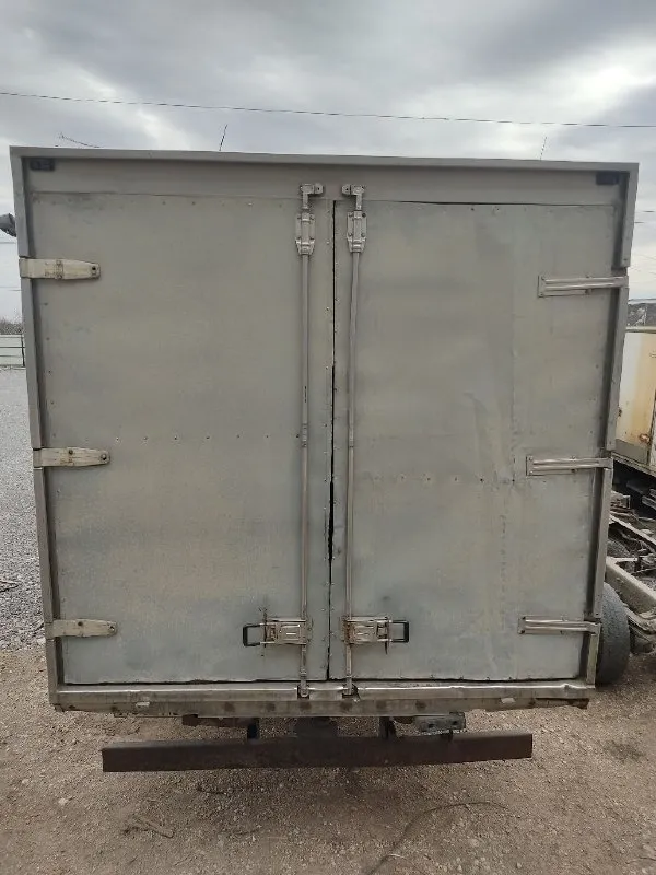 Продам mercedes-benz actros 2001г. объем 12л, реф рабочий, на 18 поддонов. пневмоподушки и амортизаторы недавно заменены. есть недочеты по кузову. тяговая резина в хорошем состоянии. вопросы по телефону +7 949 334 16 25. цена 800 000 📞 звоните: +7(949)3341625 - фотография - 3