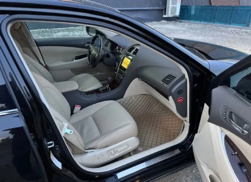 Lexus es 350 3.5 самый надёжный двигатель пробег 301000 коробка автомат двух зонный климат задняя штора два люка два ключа без ключевой память сидений подогревы есть моменты по бамперу(фото в лс) машина на полном уверенном ходу но нужно заменить передние тормозные диски 1.290000₽ обмена нет, на осмотры не езжу территориально макеевка +79494736377 📞 звоните: +7(949)4736377 - фотография - 4
