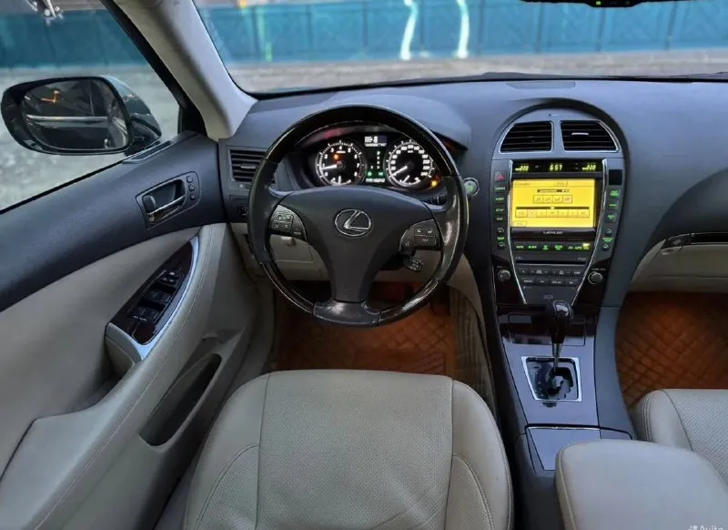 Lexus es 350 3.5 самый надёжный двигатель пробег 301000 коробка автомат двух зонный климат задняя штора два люка два ключа без ключевой память сидений подогревы есть моменты по бамперу(фото в лс) машина на полном уверенном ходу но нужно заменить передние тормозные диски 1.290000₽ обмена нет, на осмотры не езжу территориально макеевка +79494736377 📞 звоните: +7(949)4736377 - фотография - 5