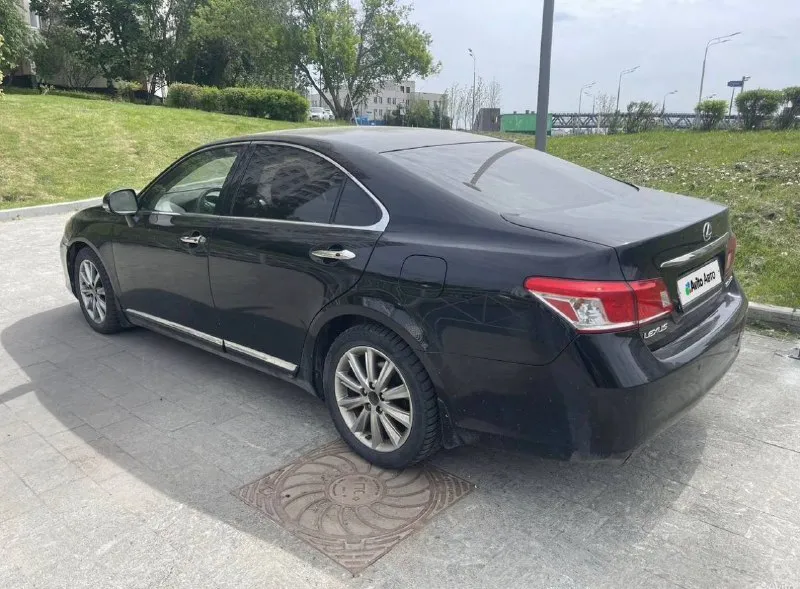 Lexus es 350 3.5 самый надёжный двигатель пробег 301000 коробка автомат двух зонный климат задняя штора два люка два ключа без ключевой память сидений подогревы есть моменты по бамперу(фото в лс) машина на полном уверенном ходу но нужно заменить передние тормозные диски 1.290000₽ обмена нет, на осмотры не езжу территориально макеевка +79494736377 📞 звоните: +7(949)4736377 - фотография - 8