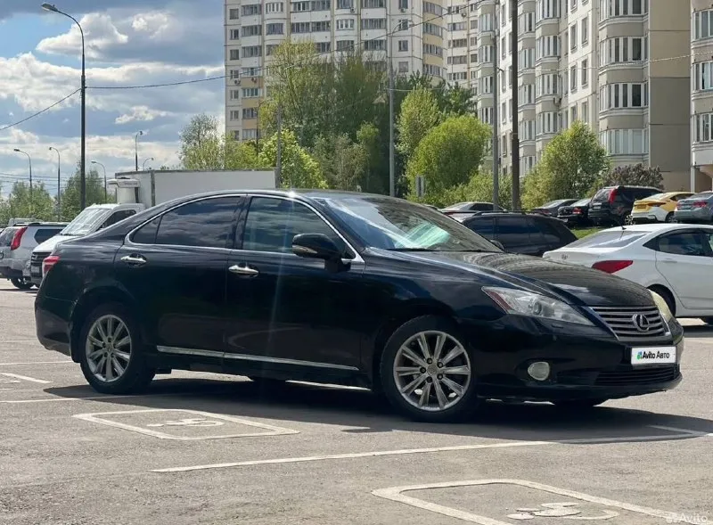 Lexus es 350 3.5 самый надёжный двигатель пробег 301000 коробка автомат двух зонный климат задняя штора два люка два ключа без ключевой память сидений подогревы есть моменты по бамперу(фото в лс) машина на полном уверенном ходу но нужно заменить передние тормозные диски 1.290000₽ обмена нет, на осмотры не езжу территориально макеевка +79494736377 📞 звоните: +7(949)4736377 - фотография - 9