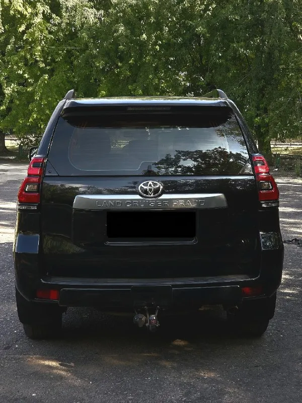 Продам: toyota land cruiser 150 двигатель: 4.0 бензин цена: 6🍋 пробег: 97800 год выпуска: 2019 год город: енакиево номер: +79493908164 автомобиль в хорошем состояние, не бит не крашен, очень надежная, семейная и практичная машина. без подводных камней. отличная комплектация: 2х зонный климат холодит, подогревы, мультируль, установлена хорошая магнитола, электро зеркала, хорошая аудио система, камера заднего вида, датчики дождя и света, 2 комплекта дисков с резиной, наполовину океана в бронепленку, 1 хозяин, обесшумлена в круг, сигнализация с автозапуском, доводчики дверей ! работает в автомобиле всё. птс оригинал, два ключа, масло не расходует, коробка идеальная, двигатель без нареканий, ходовая отличная на остальные вопросы готов ответить по телефону. 📞 звоните: +7(949)3908164 - фотография - 2