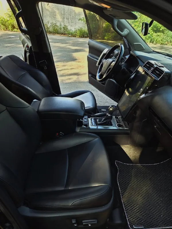 Продам: toyota land cruiser 150 двигатель: 4.0 бензин цена: 6🍋 пробег: 97800 год выпуска: 2019 год город: енакиево номер: +79493908164 автомобиль в хорошем состояние, не бит не крашен, очень надежная, семейная и практичная машина. без подводных камней. отличная комплектация: 2х зонный климат холодит, подогревы, мультируль, установлена хорошая магнитола, электро зеркала, хорошая аудио система, камера заднего вида, датчики дождя и света, 2 комплекта дисков с резиной, наполовину океана в бронепленку, 1 хозяин, обесшумлена в круг, сигнализация с автозапуском, доводчики дверей ! работает в автомобиле всё. птс оригинал, два ключа, масло не расходует, коробка идеальная, двигатель без нареканий, ходовая отличная на остальные вопросы готов ответить по телефону. 📞 звоните: +7(949)3908164 - фотография - 8