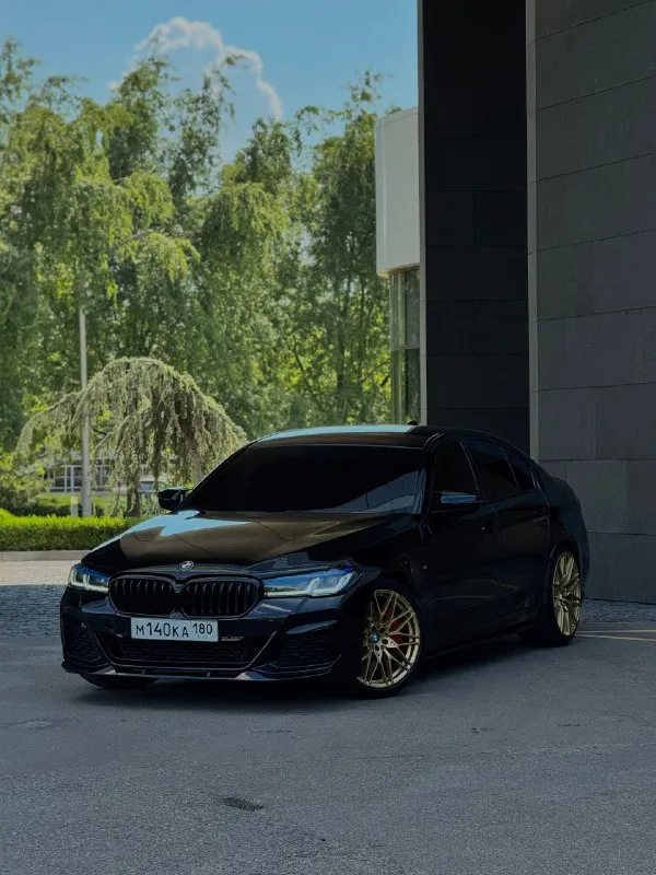 Bmw g30 540 xdrive 🚘 11 месяц 2017 года. привод: полный двигатель: 3.0 b58 st2 500 л. с (кому не нуж... - фотография