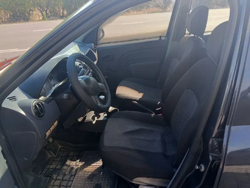 Продаю дачия логан 2006года, куплена в 2007г. пробег 171 000, мотор 1,4. комплектация базовая один хозяин мотор масло не кушает, кузов освежался. помпа, грм новые. цена: 450 000 руб. возможен торг☝️ +79493435426 евгений - фотография - 4