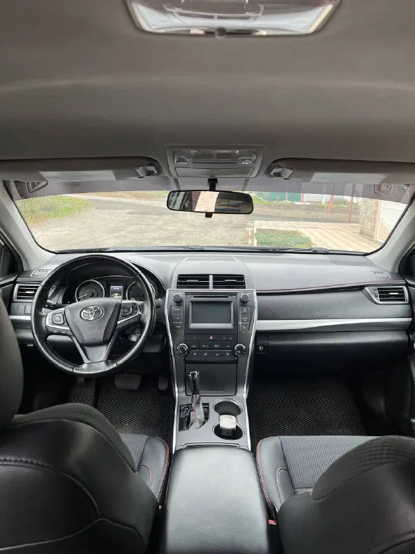 Toyota camry 50 se 2016 акпп, 6 ступеней мотор 2.5 (2ar-fe), 181 л. с. пробег — 141 000 км цвет: синий перламутр. внешне и технически — в идеальном состоянии. вся безопасность на месте, стёкла родные. автомобиль полностью покрыт керамикой. зоны риска в бронеплёнке (капот, крылья, бампер, стойки, зеркала, полоска на крыше, решётка радиатора, фары, пространства под ручками, пороги). днище и арки обработаны. машиной владею с 2019 года, не перекупщик. произведены две частичные замены масла в акпп (ravenol t-ws) с заменой фильтра. масло в двигателе — каждые 7 000 км (toyota 0w-20, оригинал), закупалось напрямую у поставщика «рустранс-логистик». фильтры — оригинал. тормозная жидкость — ate. колодки по кругу — nibk. комплектация: салон из комбинированной кожи, камера заднего вида, мультируль с лепестками переключения передач, электрорегулировка сидений, кондиционер, круиз-контроль, эл. усилитель руля, бортовой компьютер, обогрев зеркал, гу: usb, bluetooth, hands-free. +7 (949) 800-37-77 сергей. цена: 2 000 000₽ - фотография - 3