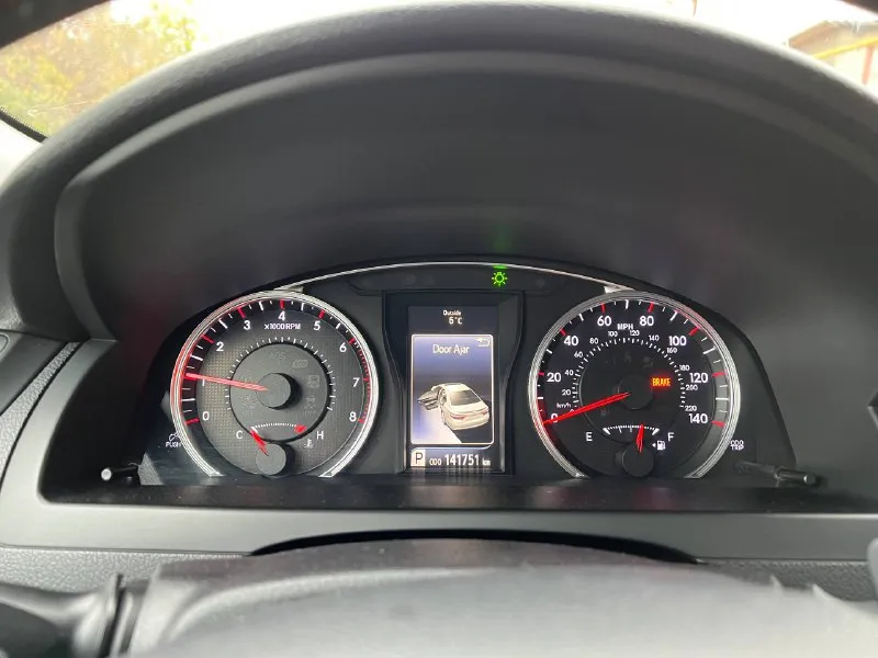 Toyota camry 50 se 2016 акпп, 6 ступеней мотор 2.5 (2ar-fe), 181 л. с. пробег — 141 000 км цвет: синий перламутр. внешне и технически — в идеальном состоянии. вся безопасность на месте, стёкла родные. автомобиль полностью покрыт керамикой. зоны риска в бронеплёнке (капот, крылья, бампер, стойки, зеркала, полоска на крыше, решётка радиатора, фары, пространства под ручками, пороги). днище и арки обработаны. машиной владею с 2019 года, не перекупщик. произведены две частичные замены масла в акпп (ravenol t-ws) с заменой фильтра. масло в двигателе — каждые 7 000 км (toyota 0w-20, оригинал), закупалось напрямую у поставщика «рустранс-логистик». фильтры — оригинал. тормозная жидкость — ate. колодки по кругу — nibk. комплектация: салон из комбинированной кожи, камера заднего вида, мультируль с лепестками переключения передач, электрорегулировка сидений, кондиционер, круиз-контроль, эл. усилитель руля, бортовой компьютер, обогрев зеркал, гу: usb, bluetooth, hands-free. +7 (949) 800-37-77 сергей. цена: 2 000 000₽ - фотография - 4