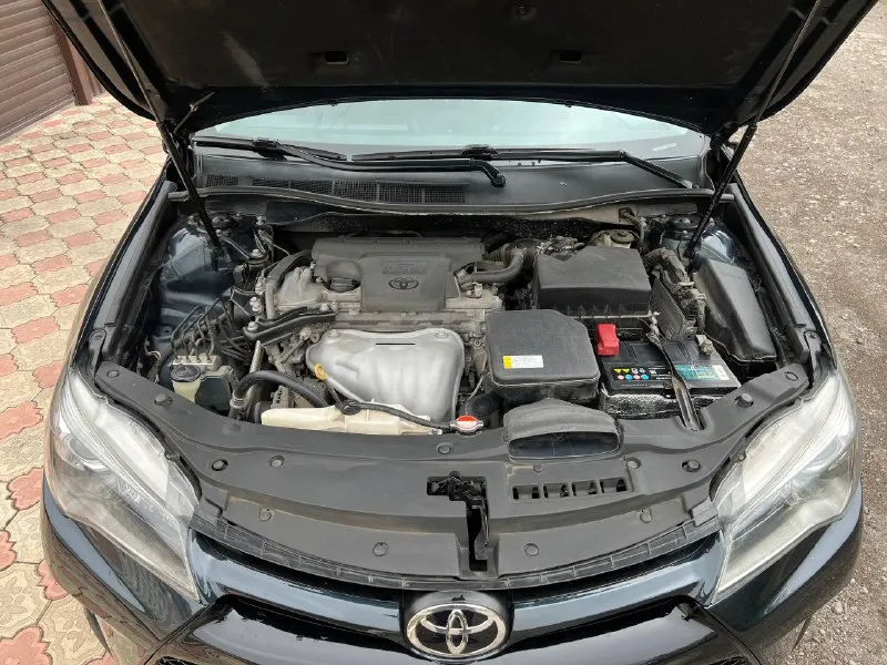 Toyota camry 50 se 2016 акпп, 6 ступеней мотор 2.5 (2ar-fe), 181 л. с. пробег — 141 000 км цвет: синий перламутр. внешне и технически — в идеальном состоянии. вся безопасность на месте, стёкла родные. автомобиль полностью покрыт керамикой. зоны риска в бронеплёнке (капот, крылья, бампер, стойки, зеркала, полоска на крыше, решётка радиатора, фары, пространства под ручками, пороги). днище и арки обработаны. машиной владею с 2019 года, не перекупщик. произведены две частичные замены масла в акпп (ravenol t-ws) с заменой фильтра. масло в двигателе — каждые 7 000 км (toyota 0w-20, оригинал), закупалось напрямую у поставщика «рустранс-логистик». фильтры — оригинал. тормозная жидкость — ate. колодки по кругу — nibk. комплектация: салон из комбинированной кожи, камера заднего вида, мультируль с лепестками переключения передач, электрорегулировка сидений, кондиционер, круиз-контроль, эл. усилитель руля, бортовой компьютер, обогрев зеркал, гу: usb, bluetooth, hands-free. +7 (949) 800-37-77 сергей. цена: 2 000 000₽ - фотография - 7