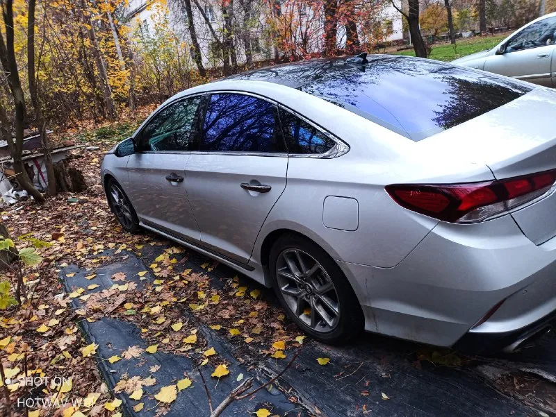 Продам hyundai sonata limited 2019 г. последний год выпуска в этом кузове! двигатель, 2.0 турбо бензин 247 л. с. коробка всеми знакомая и любимая isin 8 ст. без проблем, масло не ест и масляным голоданием не страдает как его младшие братья. в машине все обслужено все работает в штатном режиме как с завода. грубо говоря сел-поехал ещё 5 000 км можно проехать, потом на замену масла фильтров и снова в путь. проехала 116 000 честно пробега! каждый день на худу, так что километраж растет по 15-20 км в день! в машине есть все для комфортного вождения удержание в полосе, адаптивный круиз контроль, обогрев и обдув сидений, память сведений и т. д. ! от машины получит любой человек море удовольствия, хоть то дедушка хоть молодой хулиган! машина для позитивных эмоций! пырялка ещё та. очень нужны деньги 💸💸💸. так бы не продавал. возможен обмен на автомобиль по старше и дешевле очень желательно дизель! цена очень адекватная! за данный вариант! 2,150 🍋 🍋 🍋 +79001220722 / +79493270354 📞 звоните: +7(949)3270354 - фотография - 1