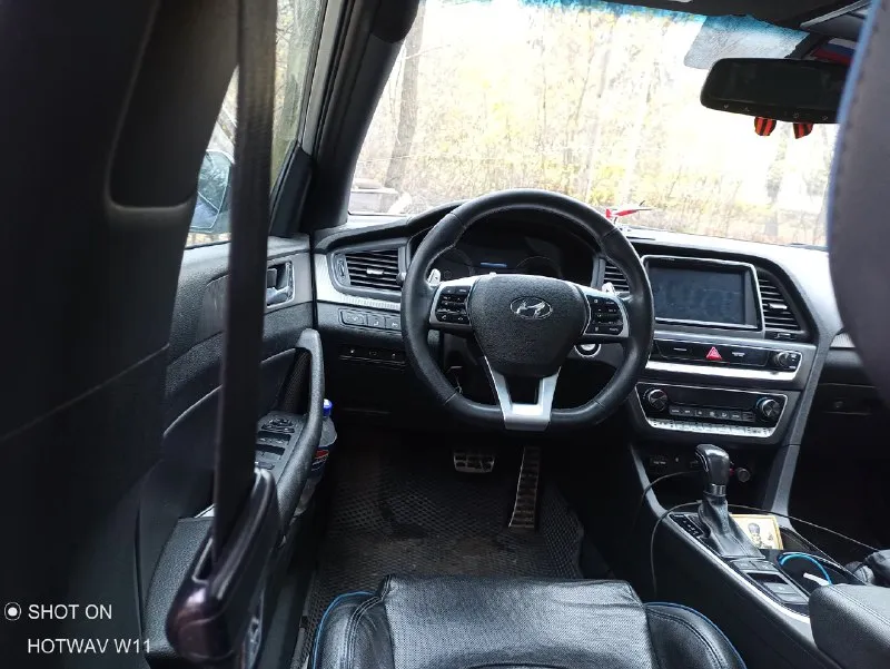 Продам hyundai sonata limited 2019 г. последний год выпуска в этом кузове! двигатель, 2.0 турбо бензин 247 л. с. коробка всеми знакомая и любимая isin 8 ст. без проблем, масло не ест и масляным голоданием не страдает как его младшие братья. в машине все обслужено все работает в штатном режиме как с завода. грубо говоря сел-поехал ещё 5 000 км можно проехать, потом на замену масла фильтров и снова в путь. проехала 116 000 честно пробега! каждый день на худу, так что километраж растет по 15-20 км в день! в машине есть все для комфортного вождения удержание в полосе, адаптивный круиз контроль, обогрев и обдув сидений, память сведений и т. д. ! от машины получит любой человек море удовольствия, хоть то дедушка хоть молодой хулиган! машина для позитивных эмоций! пырялка ещё та. очень нужны деньги 💸💸💸. так бы не продавал. возможен обмен на автомобиль по старше и дешевле очень желательно дизель! цена очень адекватная! за данный вариант! 2,150 🍋 🍋 🍋 +79001220722 / +79493270354 📞 звоните: +7(949)3270354 - фотография - 7