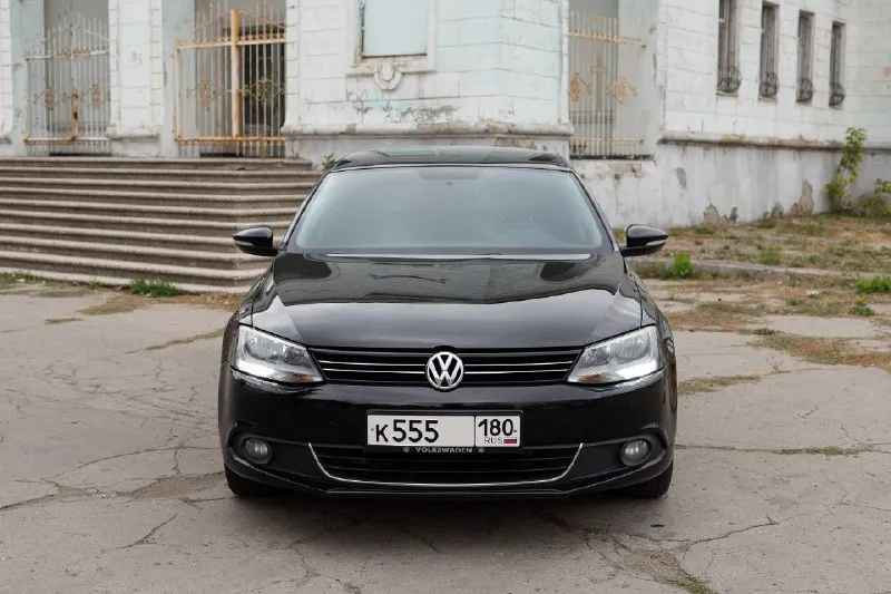 Продам volkswagen jetta 6
Лимитированная серия sochi edition 2014
Двигатель 1.6 + мкпп
Пробег - 195 тыс. Км
Богатая комплектация:
Мультируль, двухзонный климат, комбинированный салон comfortline (передние сидения с лифтами и регулировкой поясничных упоров, задний диван с подлокотником), подогревы сидений и зеркал, охлаждаемый бардачок, парктроники передние и задние, омыватели фар, система контроля давления в шинах, камера заднего вида, хорошая мультимедиа, 8 динамиков.
Два комплекта резины. Два ключа.

Я владелец. На поиски достойного варианта было потрачено много времени и нервов! Кузов без дефектов. Все стекла родные, включая лобовое. Даже оригинальная запаска ни разу не устанавливалась. Состояние салона приятно удивит. Потом сравните с тем, что впаривают под видом "машина в идеале, пробег 150 тыс".
По технической части много чего сделал, устранил все недочеты. Не каждый будет так заморачиваться. При осмотре расскажу подробно. Возможна продажа с номерами за до
📞 Звоните: +7(949)4105949 - фотография - 3