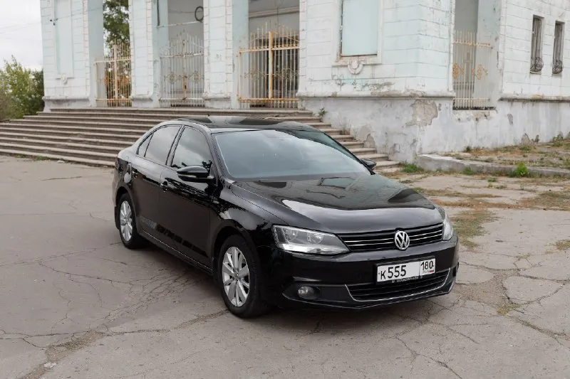 Продам volkswagen jetta 6
Лимитированная серия sochi edition 2014
Двигатель 1.6 + мкпп
Пробег - 195 тыс. Км
Богатая комплектация:
Мультируль, двухзонный климат, комбинированный салон comfortline (передние сидения с лифтами и регулировкой поясничных упоров, задний диван с подлокотником), подогревы сидений и зеркал, охлаждаемый бардачок, парктроники передние и задние, омыватели фар, система контроля давления в шинах, камера заднего вида, хорошая мультимедиа, 8 динамиков.
Два комплекта резины. Два ключа.

Я владелец. На поиски достойного варианта было потрачено много времени и нервов! Кузов без дефектов. Все стекла родные, включая лобовое. Даже оригинальная запаска ни разу не устанавливалась. Состояние салона приятно удивит. Потом сравните с тем, что впаривают под видом "машина в идеале, пробег 150 тыс".
По технической части много чего сделал, устранил все недочеты. Не каждый будет так заморачиваться. При осмотре расскажу подробно. Возможна продажа с номерами за до
📞 Звоните: +7(949)4105949 - фотография - 4