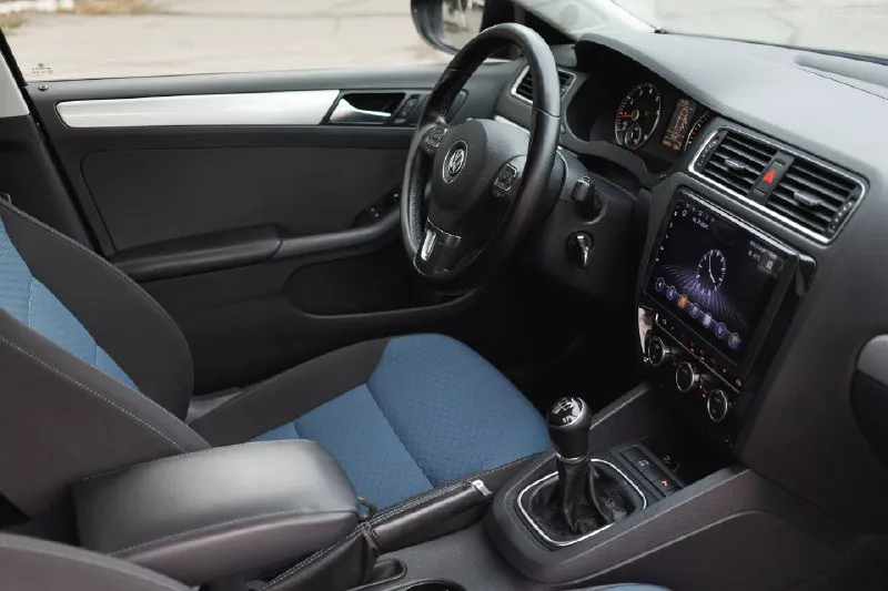 Продам volkswagen jetta 6
Лимитированная серия sochi edition 2014
Двигатель 1.6 + мкпп
Пробег - 195 тыс. Км
Богатая комплектация:
Мультируль, двухзонный климат, комбинированный салон comfortline (передние сидения с лифтами и регулировкой поясничных упоров, задний диван с подлокотником), подогревы сидений и зеркал, охлаждаемый бардачок, парктроники передние и задние, омыватели фар, система контроля давления в шинах, камера заднего вида, хорошая мультимедиа, 8 динамиков.
Два комплекта резины. Два ключа.

Я владелец. На поиски достойного варианта было потрачено много времени и нервов! Кузов без дефектов. Все стекла родные, включая лобовое. Даже оригинальная запаска ни разу не устанавливалась. Состояние салона приятно удивит. Потом сравните с тем, что впаривают под видом "машина в идеале, пробег 150 тыс".
По технической части много чего сделал, устранил все недочеты. Не каждый будет так заморачиваться. При осмотре расскажу подробно. Возможна продажа с номерами за до
📞 Звоните: +7(949)4105949 - фотография - 8