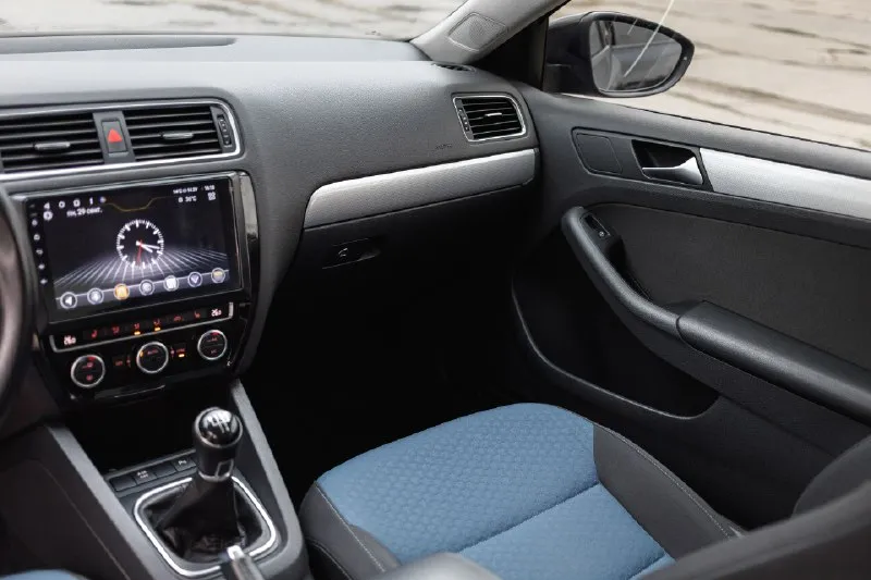 Продам volkswagen jetta 6
Лимитированная серия sochi edition 2014
Двигатель 1.6 + мкпп
Пробег - 195 тыс. Км
Богатая комплектация:
Мультируль, двухзонный климат, комбинированный салон comfortline (передние сидения с лифтами и регулировкой поясничных упоров, задний диван с подлокотником), подогревы сидений и зеркал, охлаждаемый бардачок, парктроники передние и задние, омыватели фар, система контроля давления в шинах, камера заднего вида, хорошая мультимедиа, 8 динамиков.
Два комплекта резины. Два ключа.

Я владелец. На поиски достойного варианта было потрачено много времени и нервов! Кузов без дефектов. Все стекла родные, включая лобовое. Даже оригинальная запаска ни разу не устанавливалась. Состояние салона приятно удивит. Потом сравните с тем, что впаривают под видом "машина в идеале, пробег 150 тыс".
По технической части много чего сделал, устранил все недочеты. Не каждый будет так заморачиваться. При осмотре расскажу подробно. Возможна продажа с номерами за до
📞 Звоните: +7(949)4105949 - фотография - 9